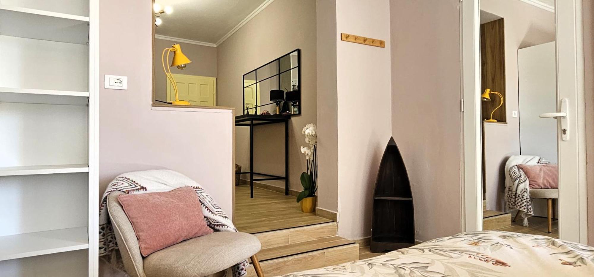 Nuci's Place 3, Cozy 1 Bedroom With Balcony Near Bllok * Tirana