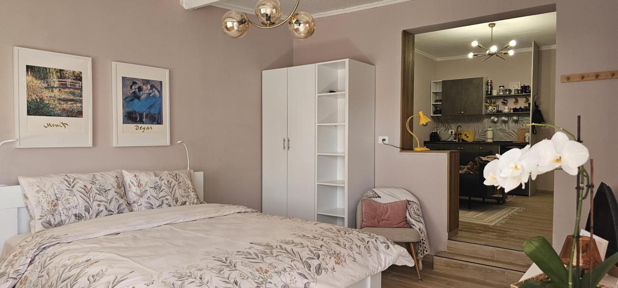 Nuci's Place 3, Cozy 1 Bedroom With Balcony Near Bllok * Tirana