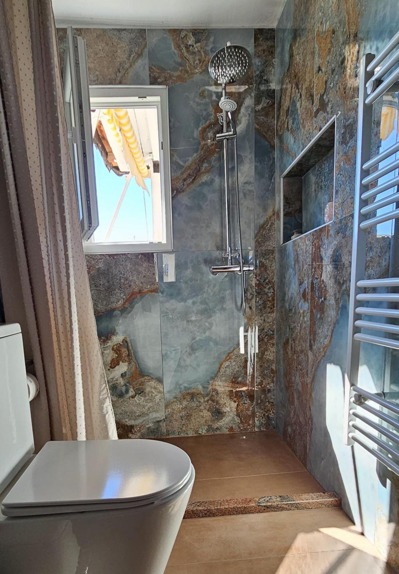Nuci's Place 3, Cozy 1 Bedroom With Balcony Near Bllok * Tirana